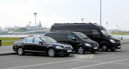 Фотография чёрных машин для свадьбы от TransVIP